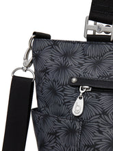 Load image into Gallery viewer, bg by baggallini Austin Tote [product_type] endbag endbag.myshopify.com [variant_title]
